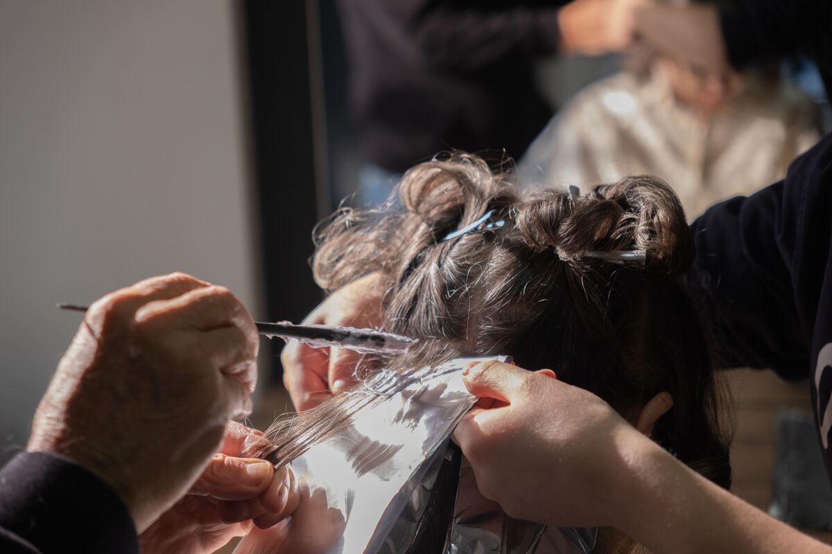 8 dấu hiệu nhận biết salon tóc uy tín trước khi uốn, nhuộm